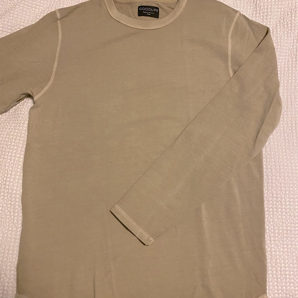 Goodlife men’s long sleeved shirt with curved hem (L)
